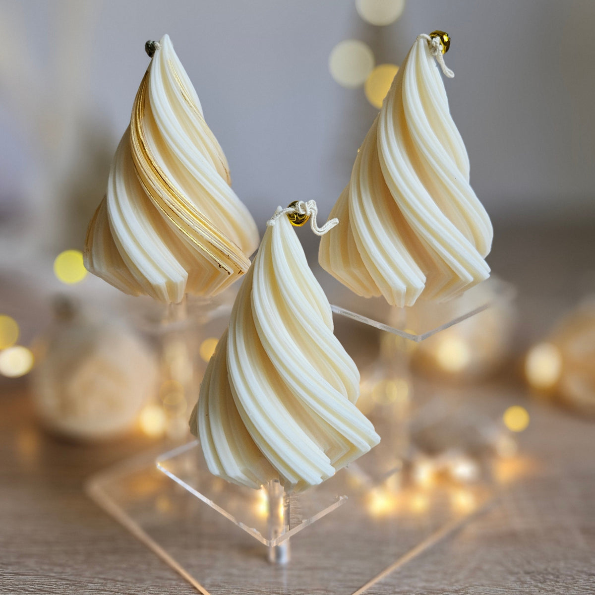 Weihnachtskerze Tannenbaum aus Sojakerzenwachs – Bubble & Spirale