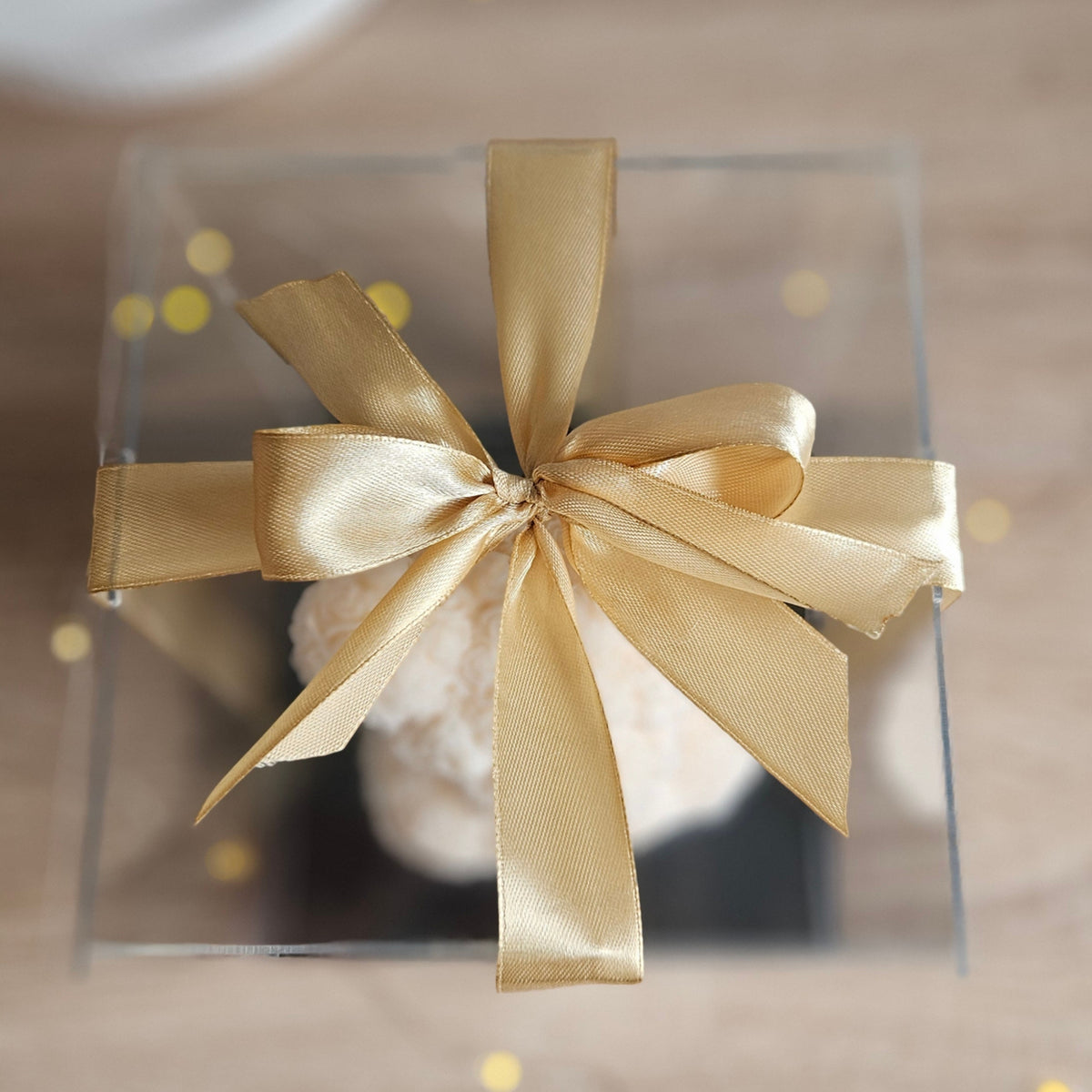 Rosenbär aus Sojawachs – Geschenk in Acrylbox