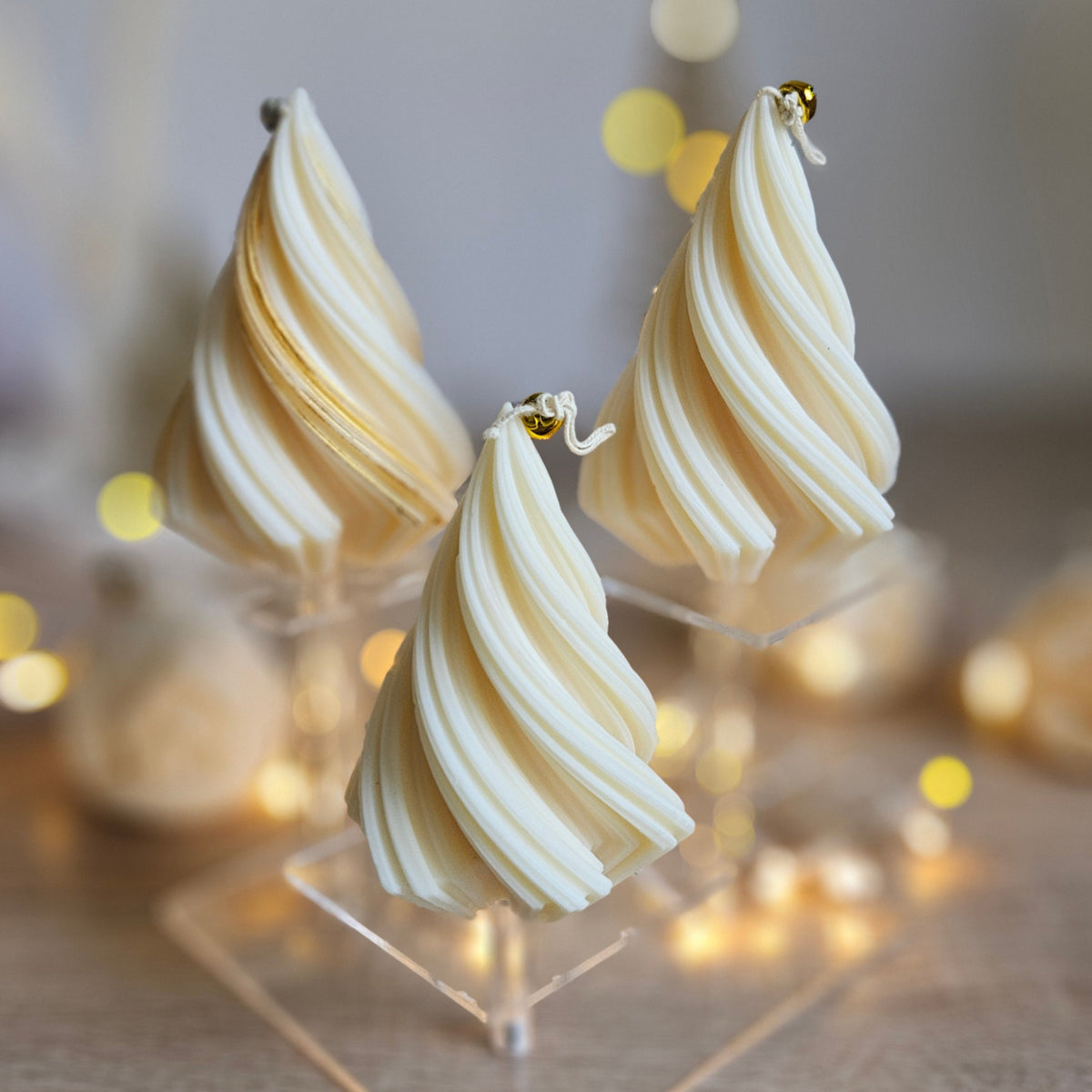 Weihnachtskerze Tannenbaum aus Sojakerzenwachs – Bubble & Spirale
