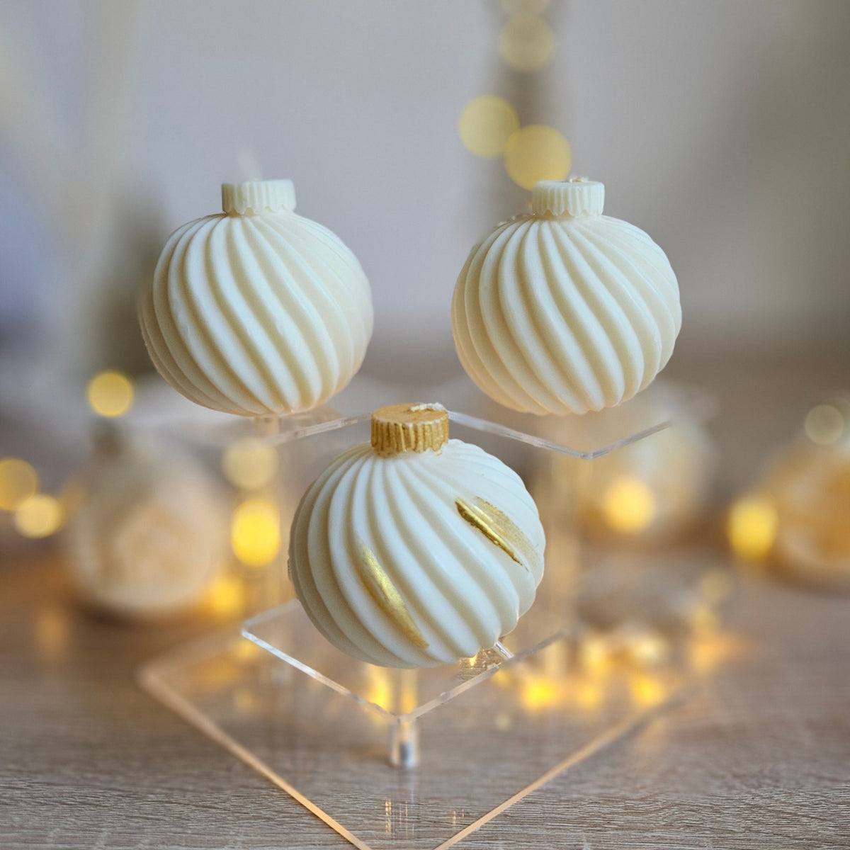 Weihnachtsbaumkugel Spirale aus Sojawachs – mit & ohne Goldverzierung