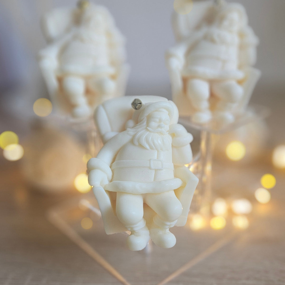 Weihnachtsmann Kerze aus Sojawachs – handgegossen | Luminossa