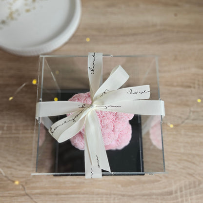 Rosenbär aus Sojawachs – Geschenk in Acrylbox